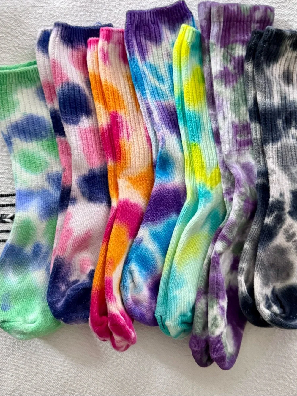 7 Pack Tie-Dye Crew Socks for Men - Multicolor Pack